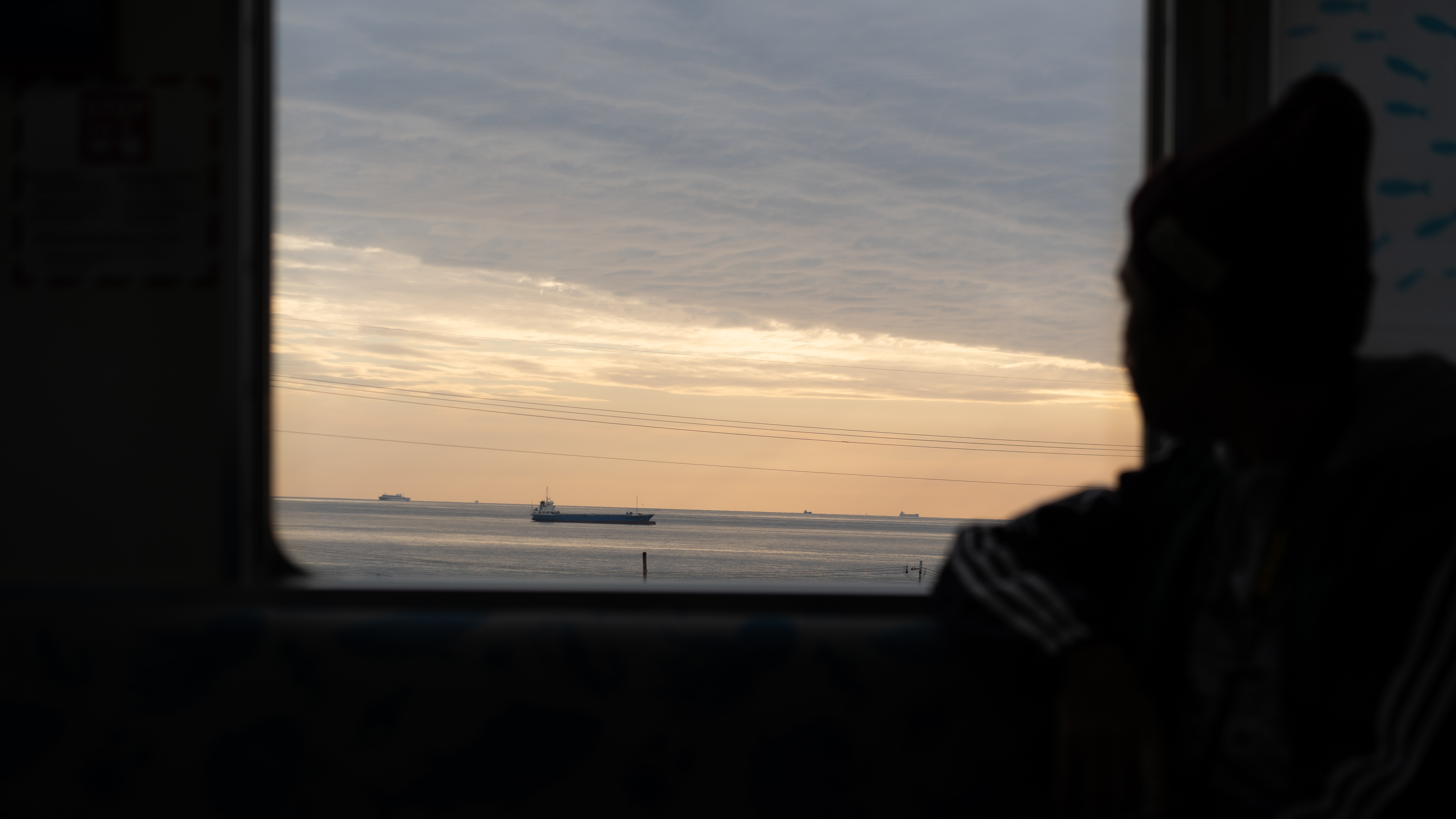 加太線から見える磯の浦の夕焼け